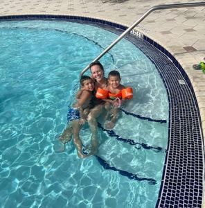 Meet your Posher, Danielle